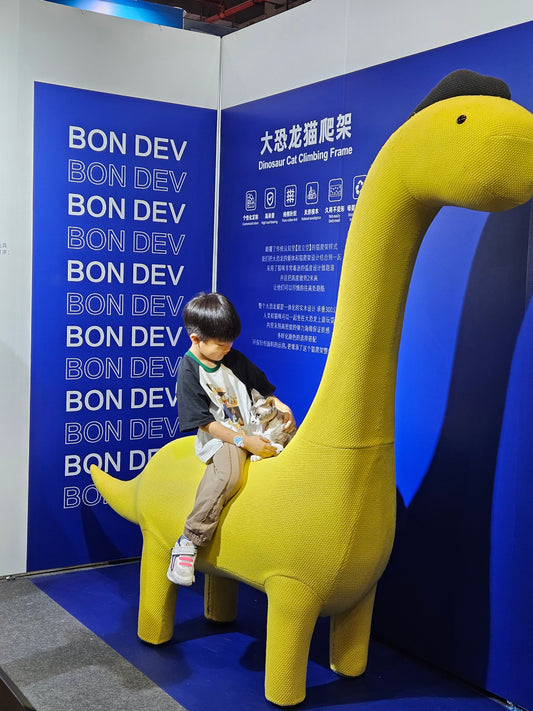 Dinosaur Cat Tree Shines at the Shenzhen Pet Expo